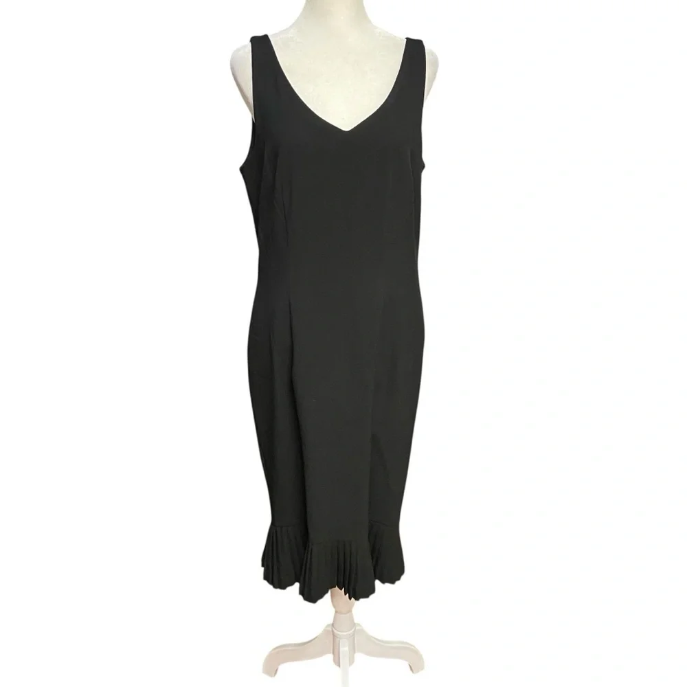 Bandolino Sleeveless Shift Dress Size 10 Black Bottom Ruffle Stretch LBD Classic - Picture 1 of 11